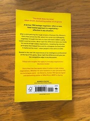 NEVER SPLIT THE DIFFERENCE by Chris Voss-Paperback