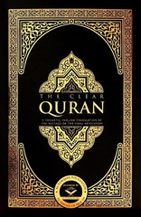 The Clear Quran: A Thematic English Translation (Paperback, 5.8″ x 8.4″)